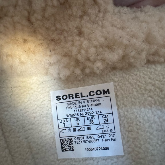 Sorel Tan and Cream Winter Boots with Faux Fur - Picture 3 of 3